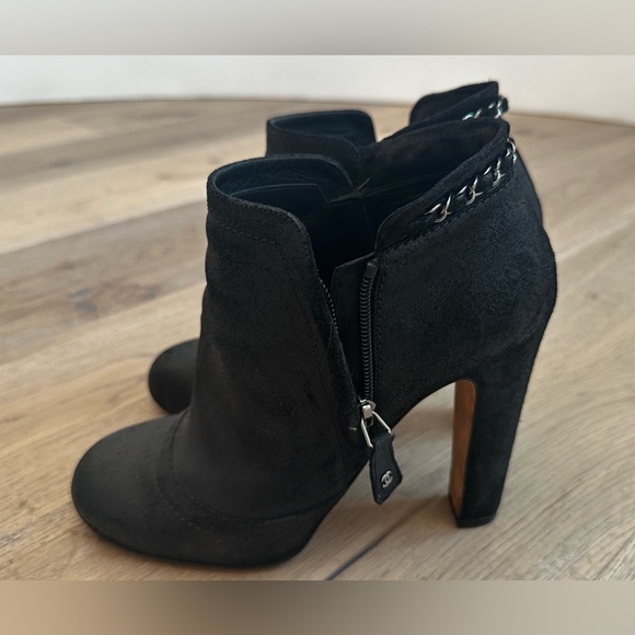 Chanel suede ankle boots - Picture 8 of 11